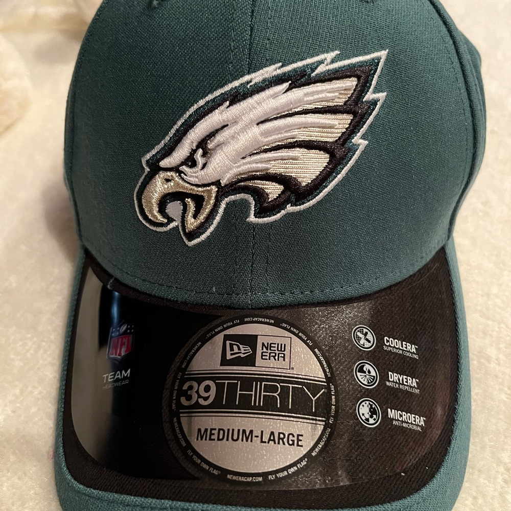 NWT NFL Philadelphia Eagles cap. Size M/L